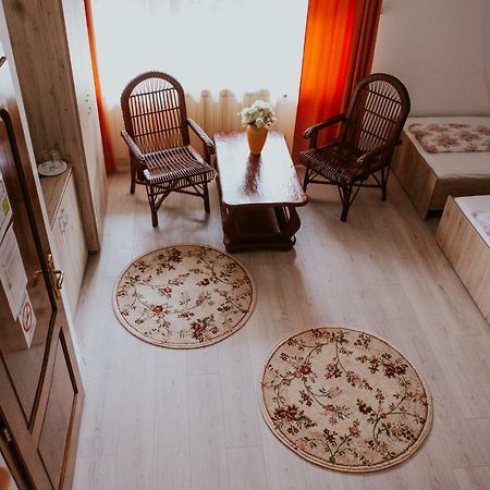 Hotel-Restaurant Milenium Salonta エクステリア 写真