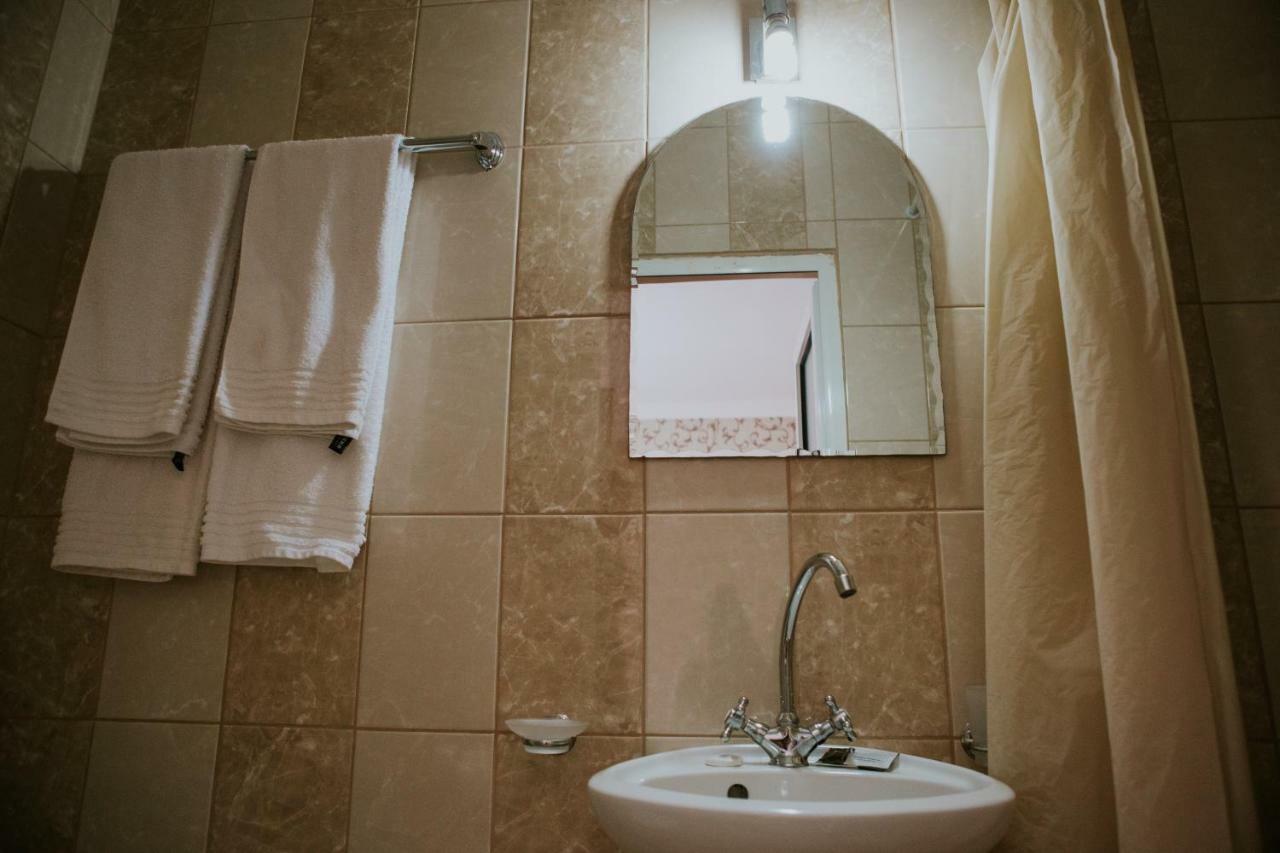 Hotel-Restaurant Milenium Salonta エクステリア 写真