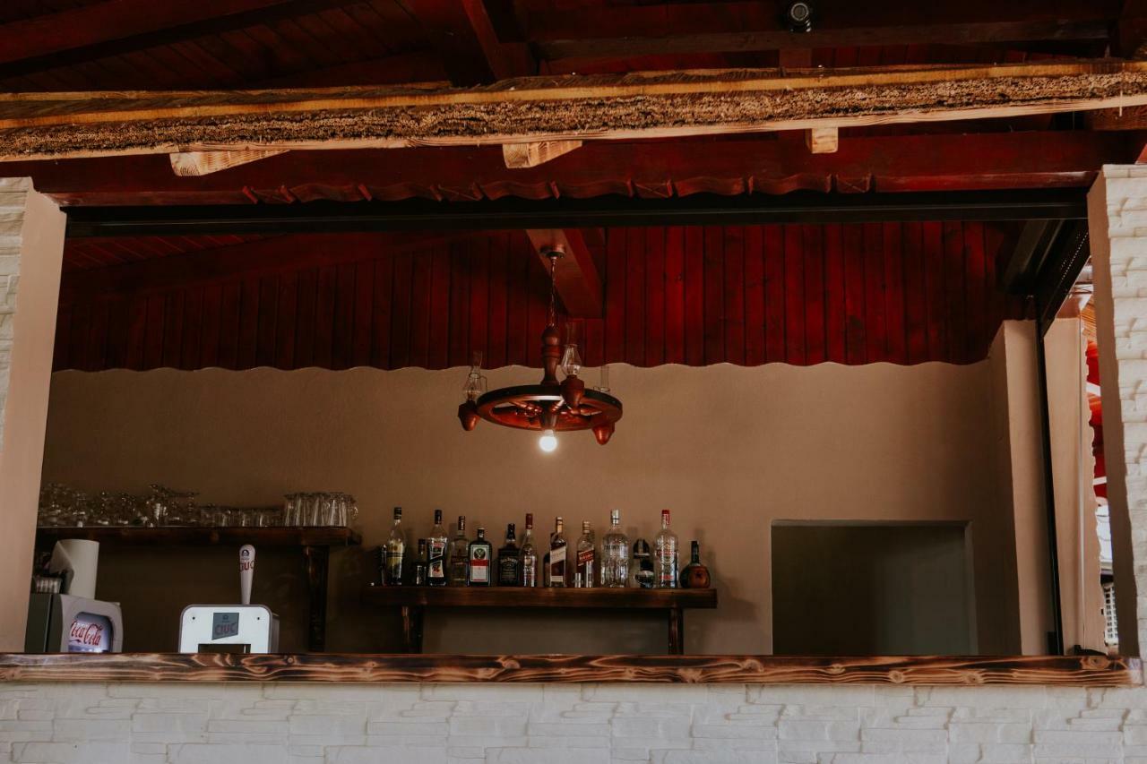Hotel-Restaurant Milenium Salonta エクステリア 写真