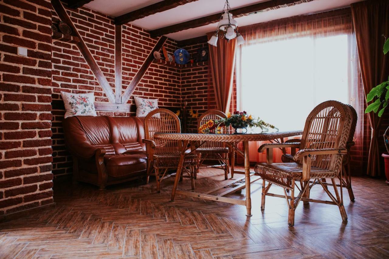 Hotel-Restaurant Milenium Salonta エクステリア 写真